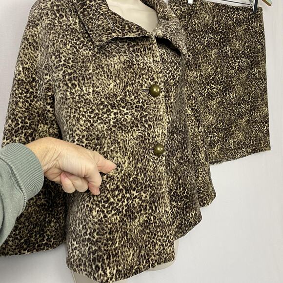 Talbots Velour Skirt Suit Womens 8P Brown Animal Print Jacket Skirt Set 8 Petite - Picture 2 of 16